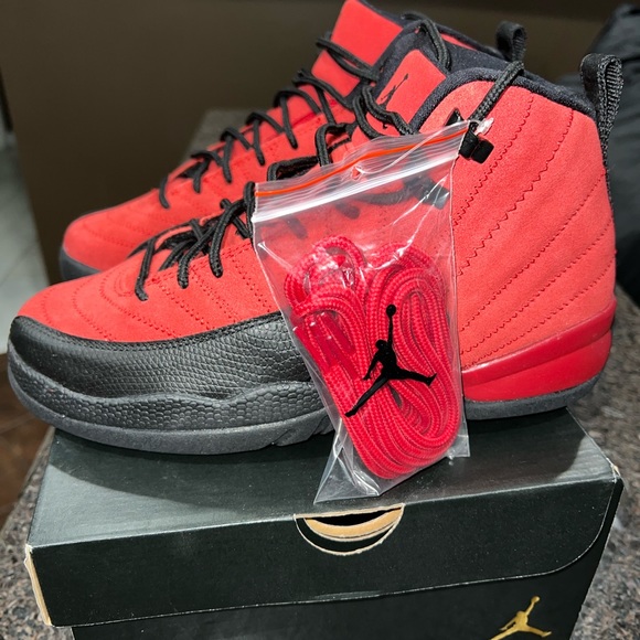 Air Jordan 12 Retro GS ‘Reverse Flu Game’ - Picture 2 of 9